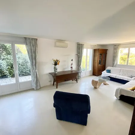 Grande 6 Personnes Avec Piscine Dans Un Cadre Verdoyant Villa